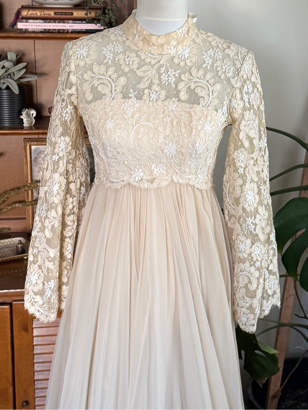 Lord & Taylor Vintage Ivory Lace Flare Chiffon Full Skirt Bow Back Wedding Gown - Picture 3 of 16